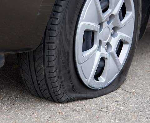 Factors to Consider Before Leaving a Car with a Flat Tire